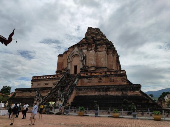 【タイ旅行記2024年夏②】寝台列車でチェンマイへ。レンタルバイクを借りるも、駐禁切られました(ﾉД`)《チェンマイ》