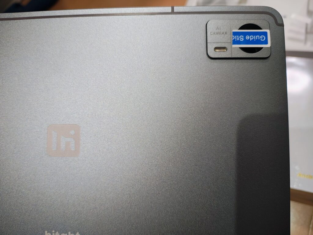 アウトカメラ部分をシールでふさいだ激安中華タブレット(Hitabt P30A)