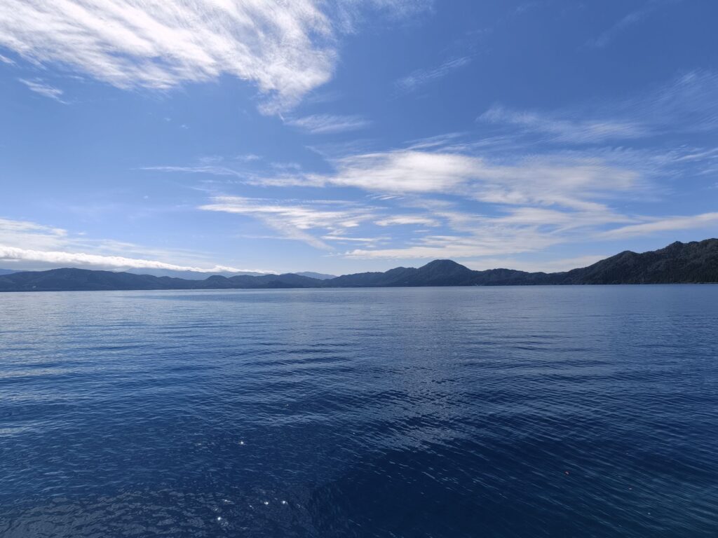 FIRE後の気まま旅で立ち寄った日本一深い田沢湖の美しい風景